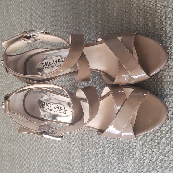 Michael Kors size 6 tan leather heels - Picture 2 of 7